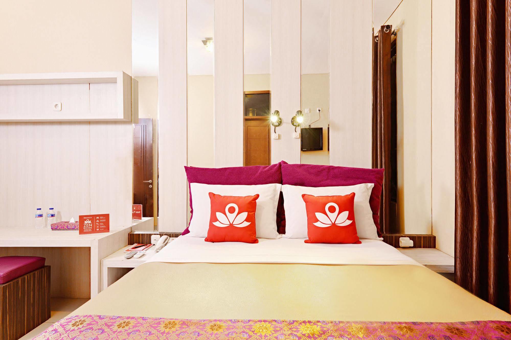 Zen Rooms Riau Natuna Bandung Exterior foto
